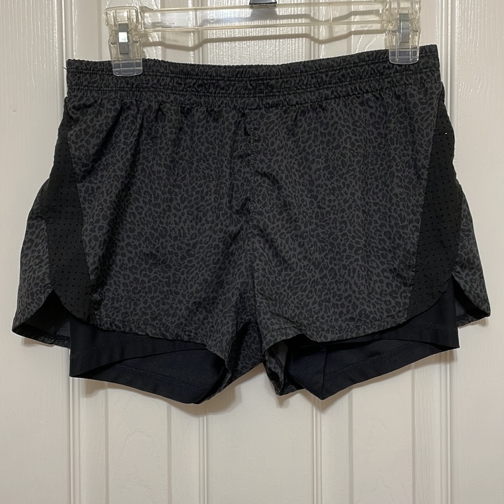 Juicy Couture Women's Perforated Run Short Size Small - Picture 2 of 8